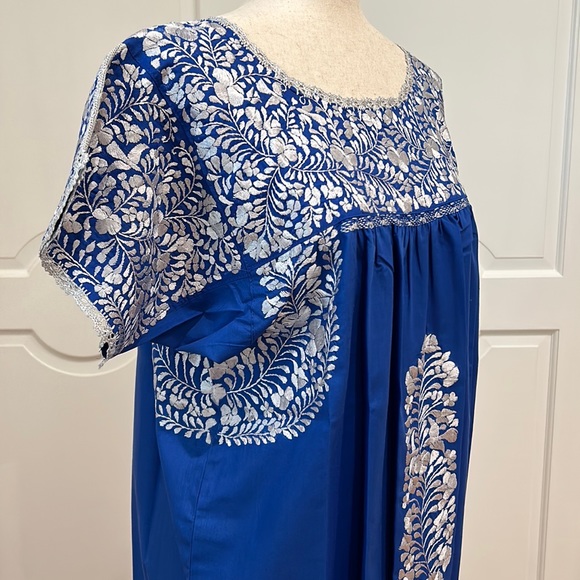 San Antonino Maxi Dress, Oaxaca Mexican dress. hand Embroidered. Silk Th… - Picture 5 of 9